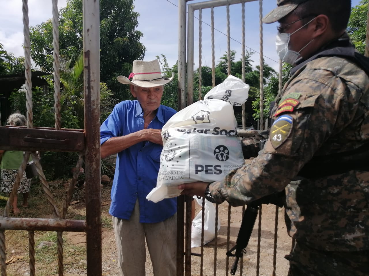 Diputados se oponen a que la Fuerza Armada distribuya paquetes alimentarios a la población diputados-se-oponen-a-que-la-fuerza-armada-distribuya-paquetes-alimentarios-a-la-poblacion